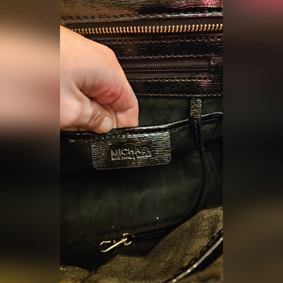 MICHAEL KHORS Selma Large Top Zip Satchel Patent Leather -Black. - Picture 13 of 14